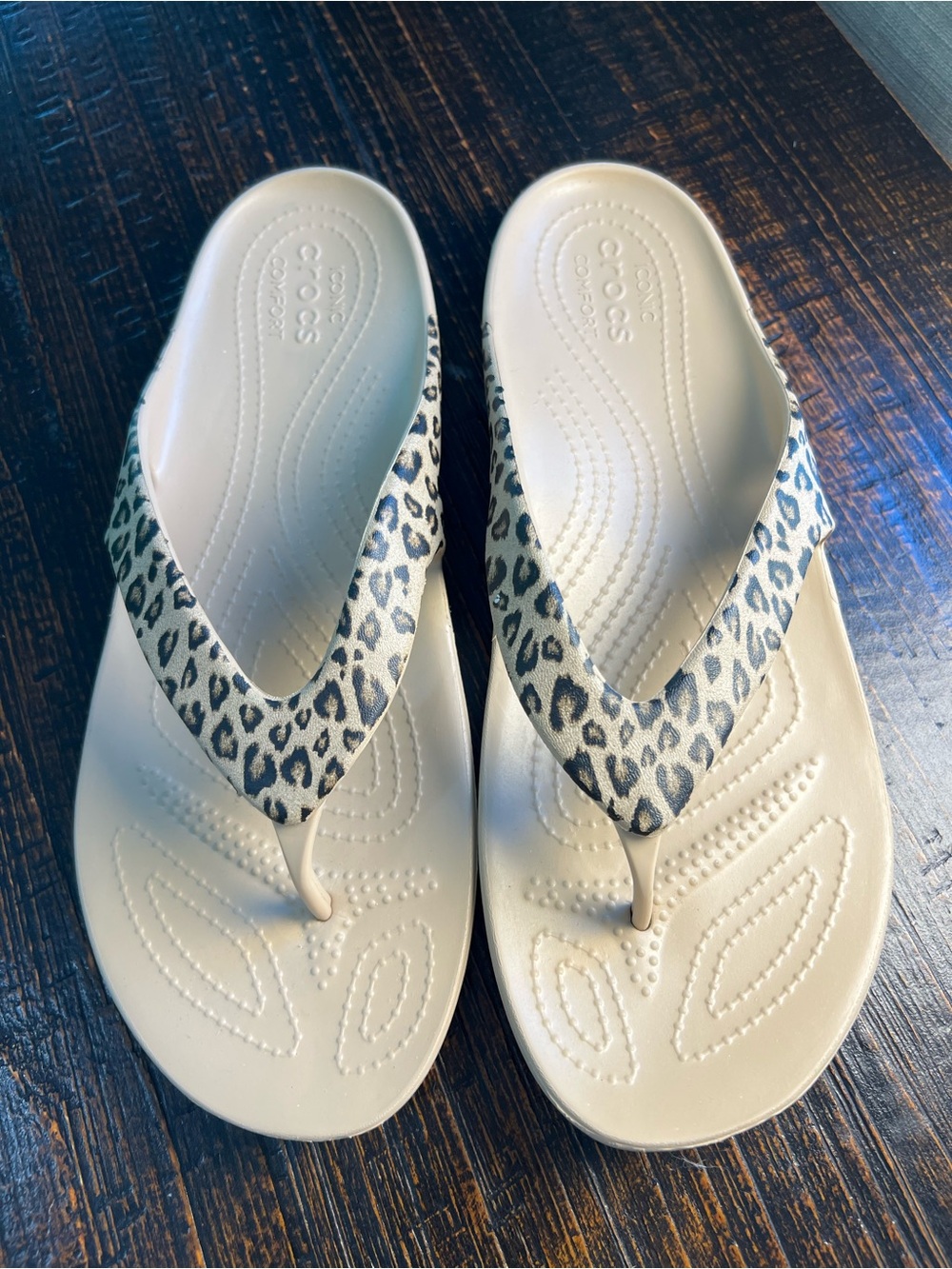 CROCS Kadee II Womens Sz 11 Leopard Print Slip On Thong Flip Flop Sandals 206398